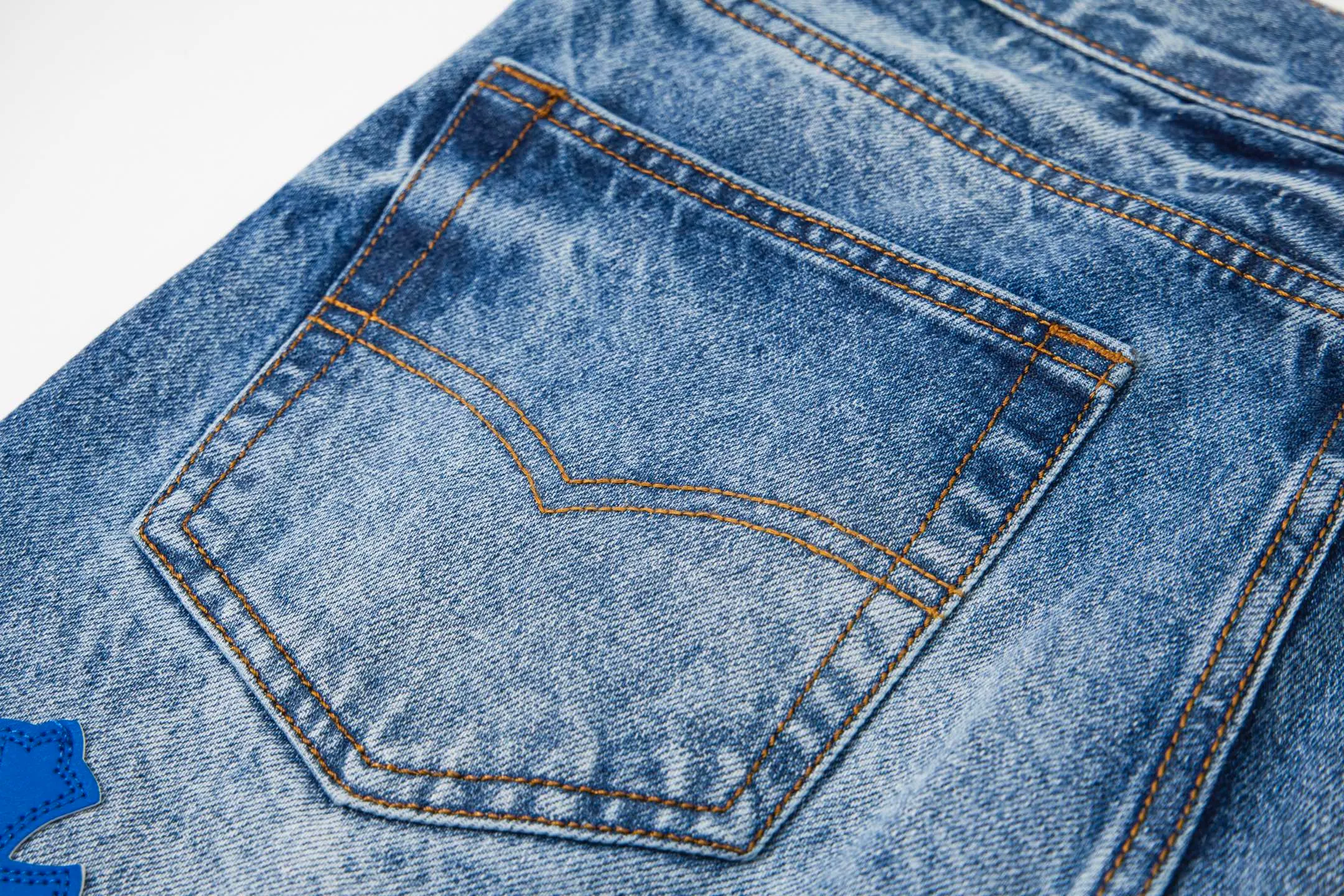 P260 Chrome Hearts Blue Pants Black White Blue Multi-Leather Jeans Top Version Chrome Hearts Jeans with Leather Jeans It is well known that chromehearts jeans use vintage Levis jeans as the base plate for creation. They usually add their own unique silver buckles and silver ornaments, plus leather embellishments. This is what doubles the value of these vintage jeans, because the base plate is Vintage jeans, jeans themselves have become very soft and comfortable after years of baptism, which can be distinguished from ordinary jeans. Regarding the size, you should also refer to the pants data. Style number: 1735# Size: 28 30 32 34 36